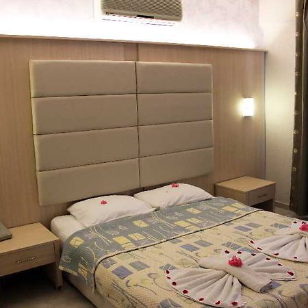 Ozcan Beach Hotel Турунч Екстер'єр фото