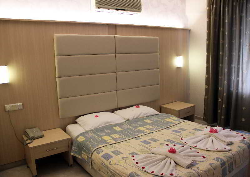 Ozcan Beach Hotel Турунч Екстер'єр фото